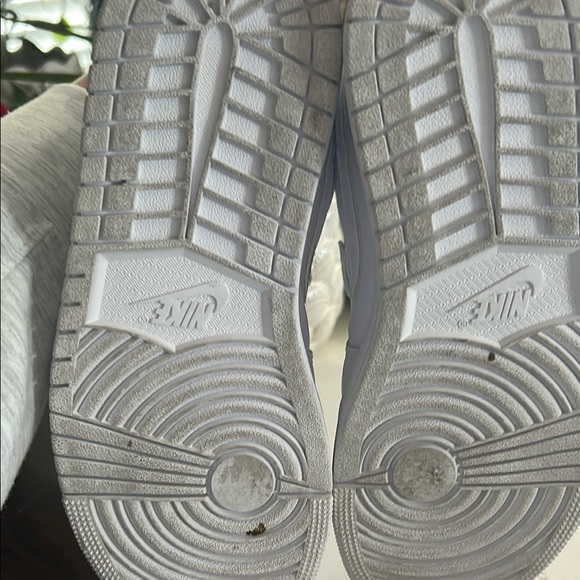 White Air Jordan 1 Low Sneakers - Picture 6 of 6